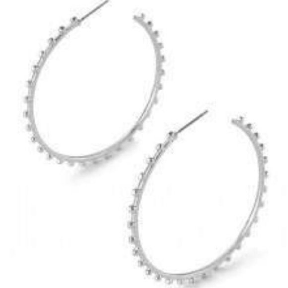 :: Stella & Dot SILVER Isadora Hoops - Picture 6 of 6